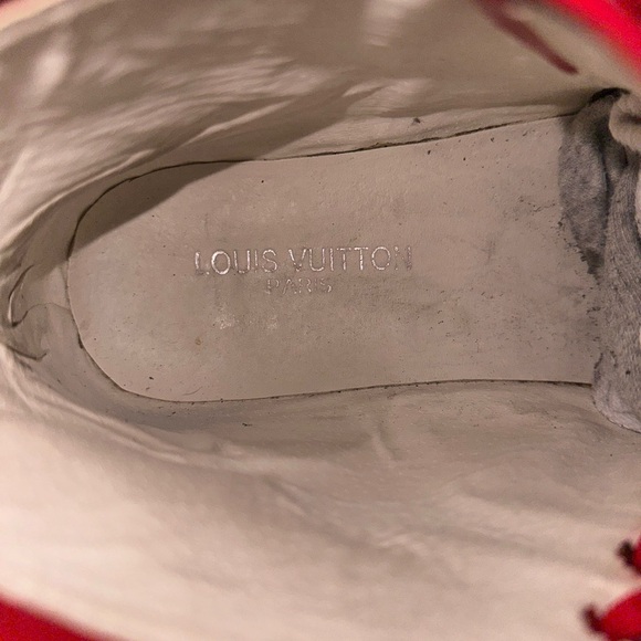 Louis Vuitton - Picture 3 of 3